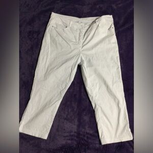 💜 Tribal White Cropped Pants Gently Worn